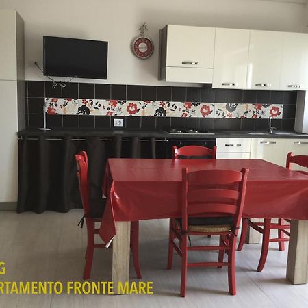 Casa Vacanze l'Approdo - FRONTE MARE e LATO STRADA Porto Cesareo Exterior foto